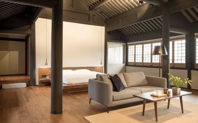 全屋定制家具利用屋內(nèi)的梁和柱，星空梵高全屋定制